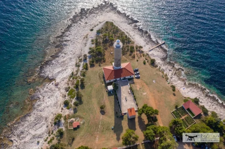 Villa Miri Privlaka Services Excusrion Božava, unique Lighthouse in the island of Božava 2