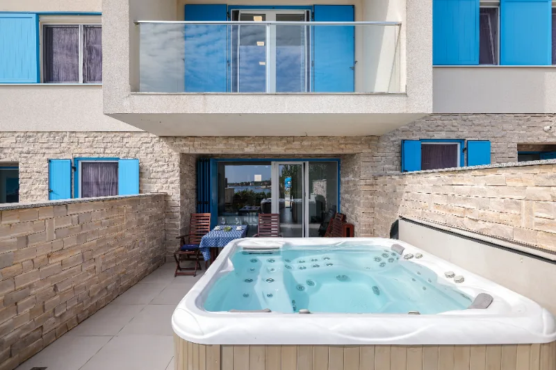 Villa Miri Privlaka Villa Miri Palme Jacuzzi at the Front Door