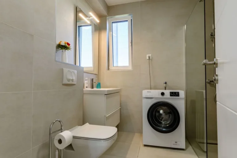 Villa Miri Privlaka Villa Miri R4 Bathroom Shower Toilet Sink Washing Machine 2